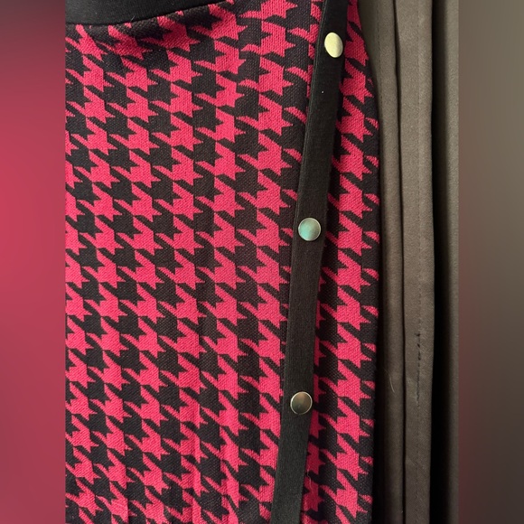 Houndstooth Pencil Skirt - Picture 4 of 5